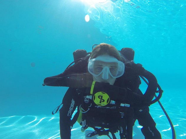 Diver on his IANTD mod1 course using a Megalodon Rebreather Rebreatherpro-Training