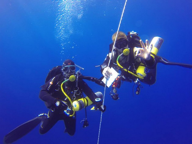 Bubble free diving whilst using a rebreather. Rebreatherpro-Training