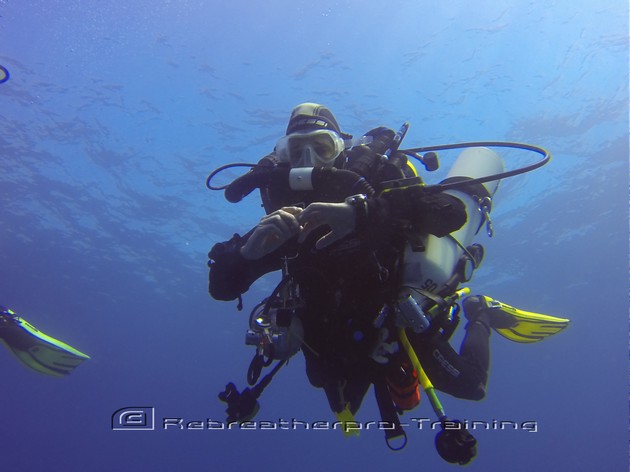 Geingus looking cool in his AP rebreather. Rebreatherpro-Training