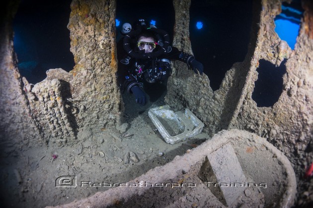 Brass plaque in memory of Jacques Cousteau, who explored the wreck in the 1970s Rebreatherpro-Training